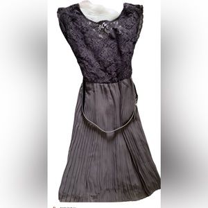 Rewind junior’s gray lace dress NWT